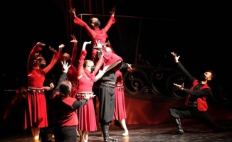 Mersin Devlet Opera ve Balesi &#039;Yerelden Evrensele&#039;nin prömiyerini sahneledi