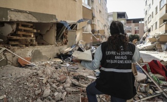 Vali Köşger'den İzmirlilere hasar tespiti uyarısı: Yetkililer dışında kimsenin konutlarınıza girmesine izin vermeyin