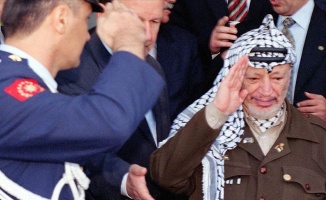 Yasir Arafat&#039;ın zehirlendiğine dair ilk şüpheler ölümünün hemen ardından ortaya çıktı