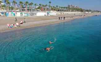 Antalya&#039;da sahiller turistlere kaldı