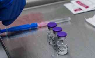 Avrupa&#039;da Kovid-19 aşıları yapılmaya başlandı