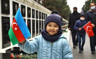 Azerbaycanlılar Laçın'ın işgalden kurtuluşunu kutluyor
