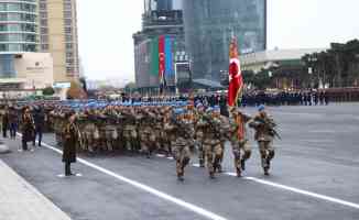 Azerbaycanlılar yarın yapılacak askeri geçit törenini sabırsızlıkla bekliyor
