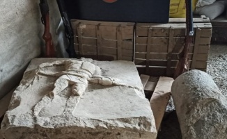Çanakkale'de 2 bin yıllık gladyatör rölyefi ve sütun tamburu ele geçirildi