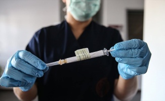 Pfizer ve BioNTech&#039;in geliştirdiği Kovid-19 aşısının İngiltere&#039;de uygulanmasına gelecek hafta başlanacak