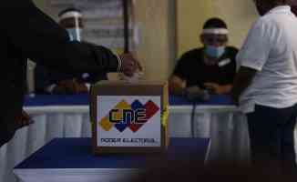 Venezuela&#039;da parlamento seçimleri siyasi krizi derinleştirebilir