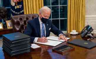 ABD Başkanı Biden Kovid-19&#039;dan en fazla etkilenen kesimlere yönelik 2 kararname imzaladı