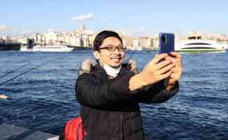 Japon YouTuber Enomoto, eğlenceli kişiliği ve yardımseverliğiyle g&ouml;n&uuml;lleri fethediyor