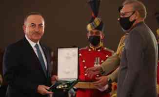 Pakistan&#039;da Dışişleri Bakanı Çavuşoğlu&#039;na devlet nişanı verildi