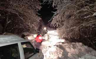 Zonguldak&#039;ta kar nedeniyle yaylada mahsur kalan 16 kişi kurtarıldı