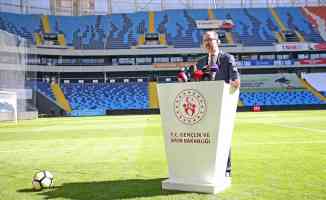 Bakan Kasapoğlu Yeni Adana Stadı&#039;nda incelemelerde bulundu