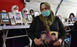 Diyarbakır&#039;daki evlat nöbetine bir aile daha katıldı