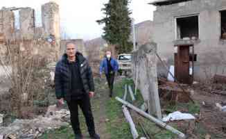 Karabağ&#039;da Ermeni teröristlerin barbarlığı, Türk diplomat Altınalan’ın fotoğraf karalerine yansıdı