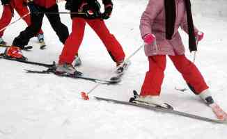 Minik kayakçılar Uludağ&#039;da yarıştı