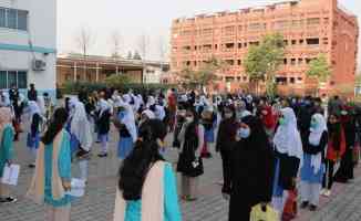 Pak-Türk Maarif Okullarına giriş sınavına 7 bini aşkın öğrenci katıldı