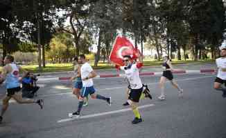 Antalya&#039;da düzenlenen Runatolia Maratonu&#039;nda 3 bin 500 kişi yarıştı