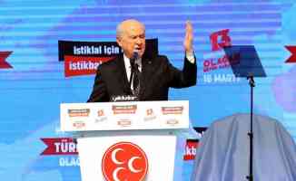 Bahçeli: Bölücü milletvekillerinin TBMM'ye gelen fezlekelerinin 'önüne arkasına bakalım' demek siyaset değildir