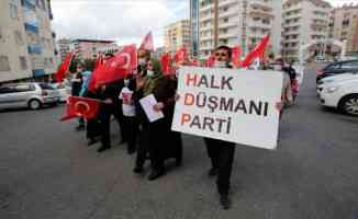 Diyarbakır anneleri &#039;HDP kapanacak analar kazanacak&#039; sloganıyla yürüyüş yaptı