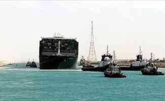 Mısır, kaza nedeniyle bekleyen 422 gemiden 113&#039;ünün Süveyş Kanalı&#039;ndan geçtiğini açıkladı