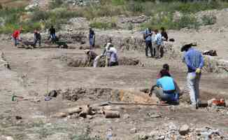 Sivas'ta 'Kale Projesi' kapsamındaki kazılarda 42 bin parça tarihi eser gün yüzüne çıkarıldı