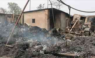 Cammu Keşmir&#039;de Arakanlı Müslümanların kampında çıkan yangında 20&#039;den fazla baraka yandı