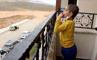 Cumhurbaşkanı Erdoğan&#039;ın tedavisini üstlendiği küçük Taha hayalindeki balkonlu eve kavuştu