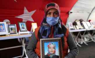 Diyarbakır annelerinden Fatma Akkuş: Sizden kalem aldılar, silah verdiler
