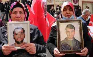 Diyarbakır&#039;daki evlat nöbetine iki aile daha katıldı