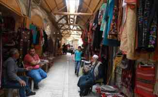 İsrail işgalinin &#039;boğduğu&#039; El Halil&#039;deki çarşı ve pazarlar ramazanda kısmen hareketlendi