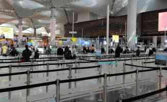 İstanbul&#039;daki havalimanlarını bir günde 135 binden fazla yolcu kullandı