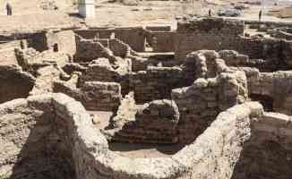 Mısır&#039;da keşfedilen 3 bin yıllık antik kent dünyaya tanıtıldı
