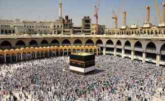 Ramazan ayının ilk on gününde Mescid-i Haram&#039;ı umre ve namaz için 1,5 milyon kişi ziyaret etti
