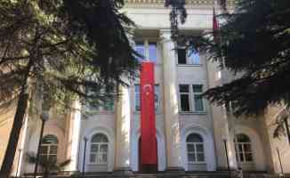 Türkiye&#039;nin Tiflis Büyükelçiliği, Ermeni gösterisine marşlarla karşılık verdi