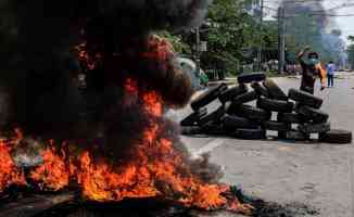 Myanmar&#039;ın Chin eyaletinde isyancılar polis karakolunu ateşe verdi