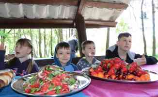Azerbaycanlı gençler, etkinliklerle Moskova&#039;da Rus çocukları sevindirdi