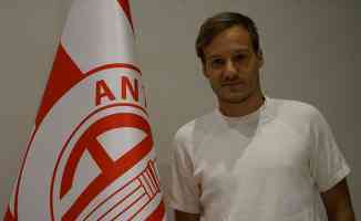 Antalyaspor, Deni Milosevic ile 3 yıllık sözleşme imzaladı