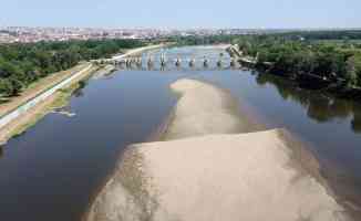 Edirne'de sıcaklar nehirlerin su seviyesini düşürürken tarımsal üretimi de olumsuz etkiliyor