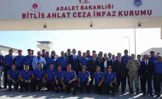 Adalet Bakanı Gül cezaevini ziyaret etti: Personelimize adalet tazminatı anlamında da bir ilave ödeme gelecek