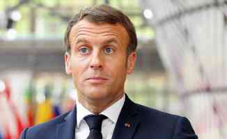 Fransa'da Cumhurbaşkanı Macron'un Kovid-19 aşı tarihi tartışmalara neden oldu