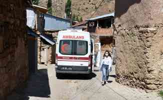 Sivas&#039;ta aşı ekipleri Kovid-19 salgınıyla mücadeleyi köy köy dolaşarak sürdürüyor