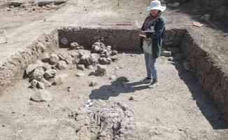 Tozkoparan Höyüğü&#039;ndeki arkeolojik kazılarda çocuk iskeleti bulundu