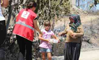 Türk Kızılay&#039;ın yaklaşık 10 bin 500 gönüllüsü yangın mağdurlarına desteğin ön saflarında