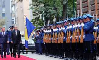 Türkiye Cumhurbaşkanı Erdoğan Bosna Hersek&#039;te resmi törenle karşılandı