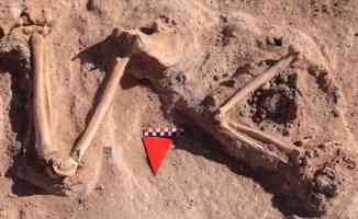 Çavuştepe Kalesi&#039;nde takıları ve iki mührüyle gömülen kadın yöneticinin mezarı ortaya çıkarıldı