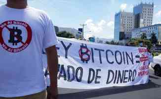 El Salvador'un Bitcoin'i resmen tedavüle sokması finansal risk endişelerini artırdı