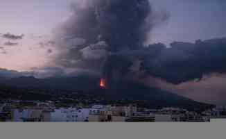 La Palma&#039;da yanardağın püskürttüğü lavlar 10 günde Atlas Okyanusu&#039;na ulaştı