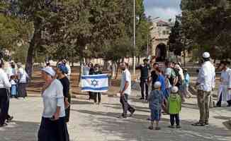 Mescid-i Aksa&#039;ya baskın düzenleyen fanatik Yahudiler Harem-i Şerif’te İsrail bayrağı açtı