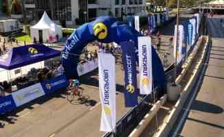 Turkcell GranFondo İzmir’de pedallar eğitim için döndü