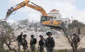İsrail askerleri Batı Şeria’da Filistinlilere ait iki evi yıktı