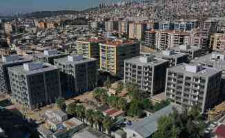 İzmir&#039;de depremzedeler yeni evlerine kavuşmaya başlıyor